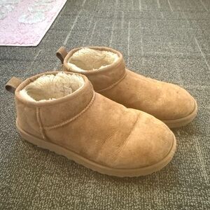 UGG mini chestnut